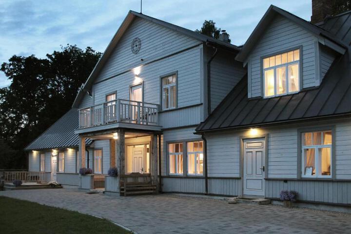 Exterior of Meke