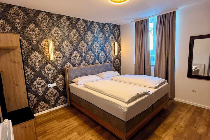 Room 8 of 24