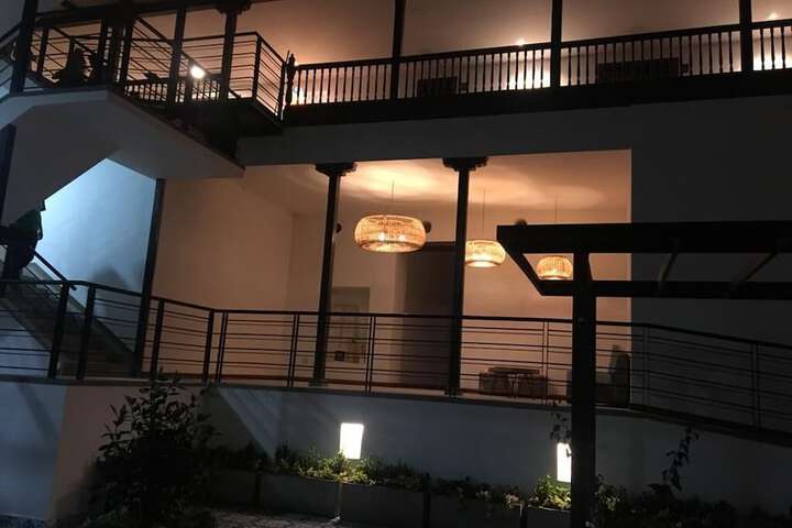 Room 30 of 53