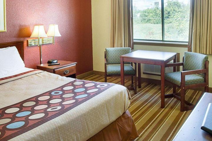 1 Queen Bed Accessible (1 of 10)