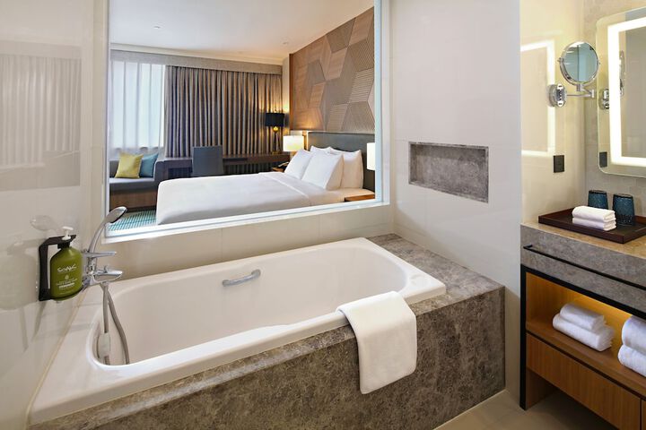 Room 52 of 100
