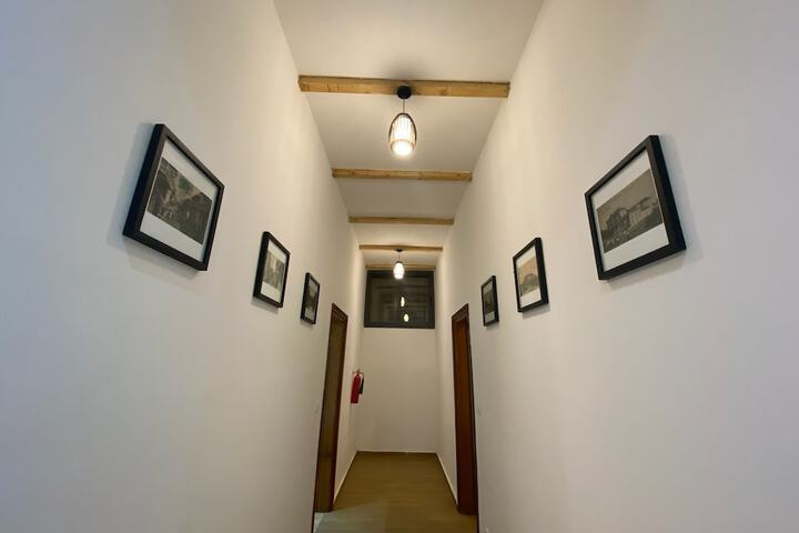 Ballroom/Hall 25 of 27