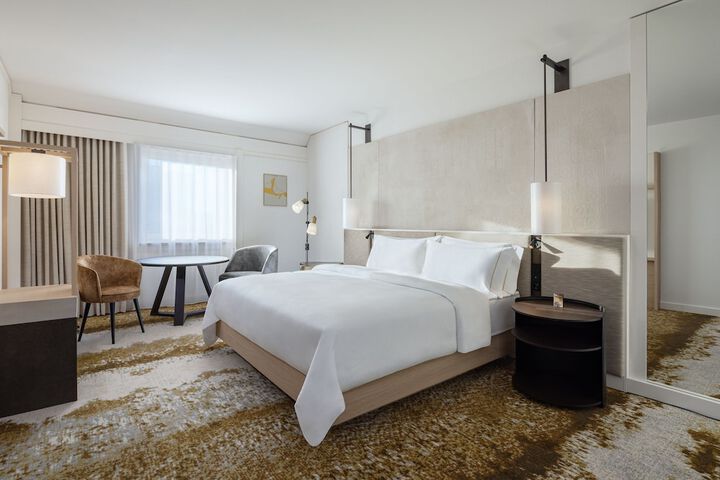 Room 26 of 100