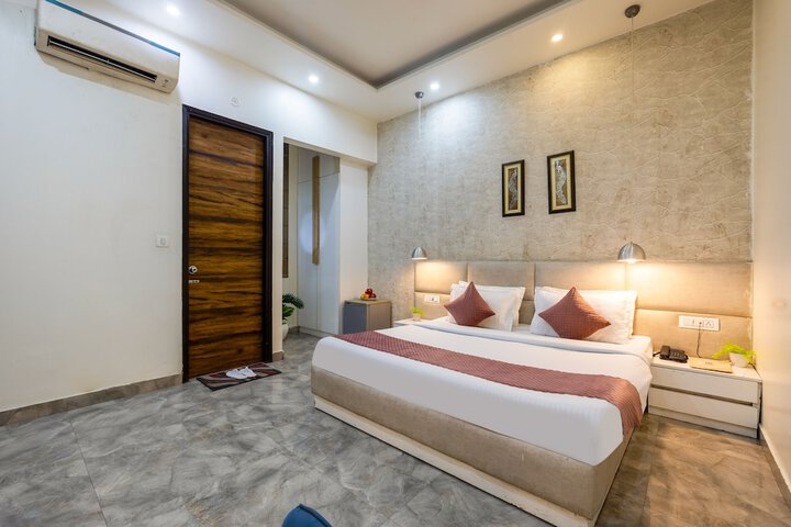 Room 14 of 30