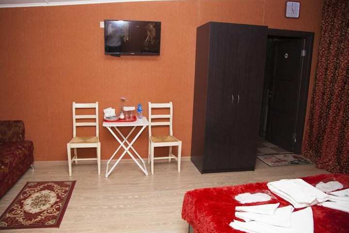 Room 6 of 28