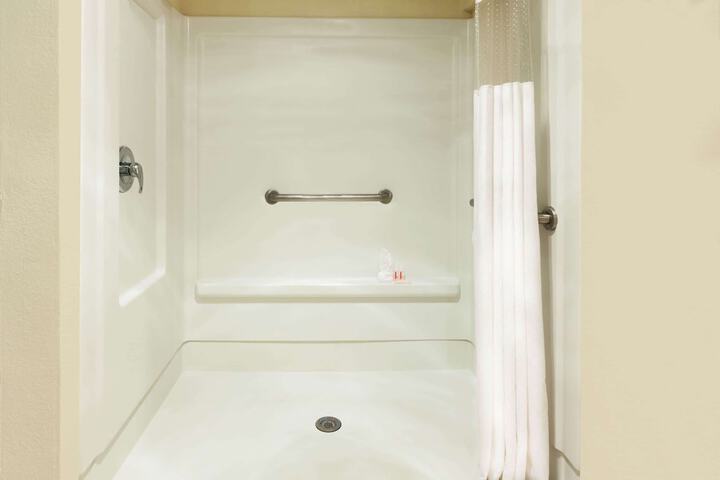 2 Queen Beds Mobility Hearing Accessible Room Roll in Shower (8 of 9)