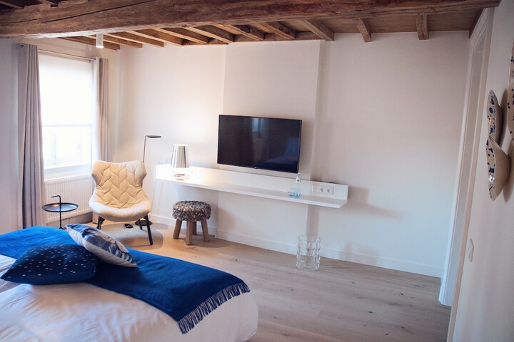 Room 4 of 38