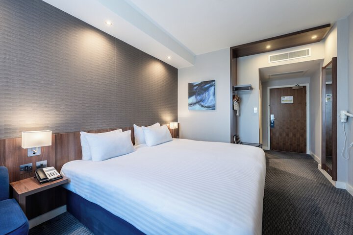 Room 26 of 110