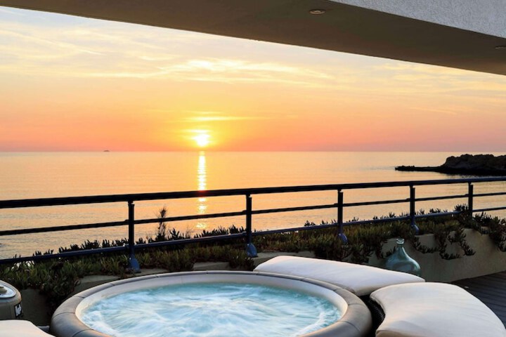 Hot Tub 70 of 125