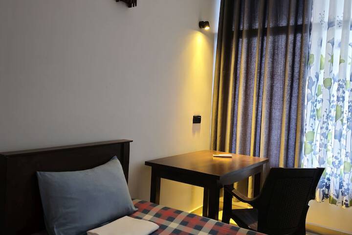 Room 28 of 61