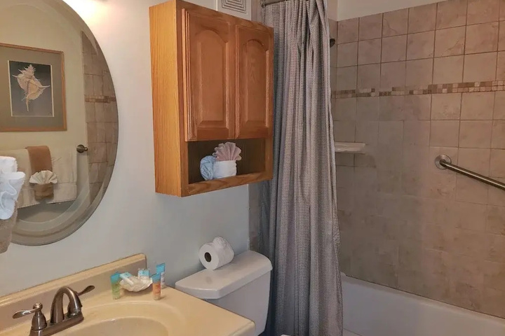 Room 6 of 18