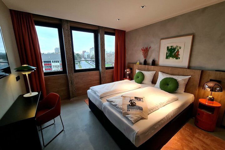 Room 38 of 61