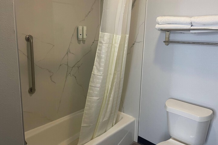 Room 10 of 27