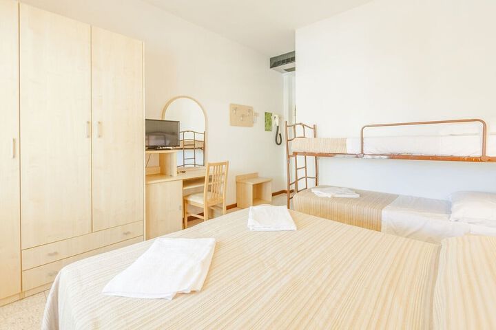 Room 11 of 38