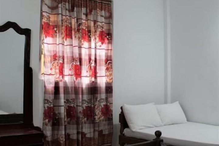 Room 15 of 32