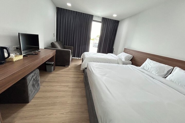 Room 6 of 12