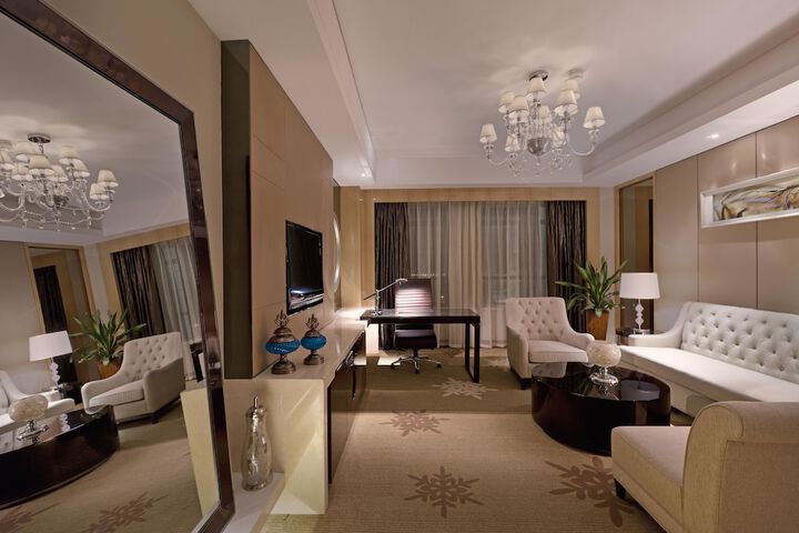 Room 5 of 32