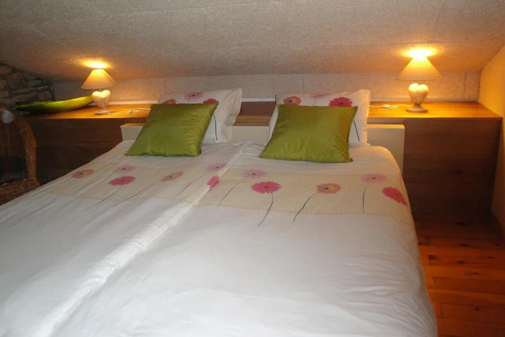 Room 4 of 11