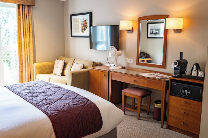 Room 18 of 190