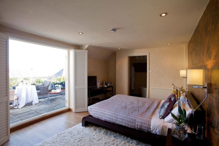Room 2 of 20