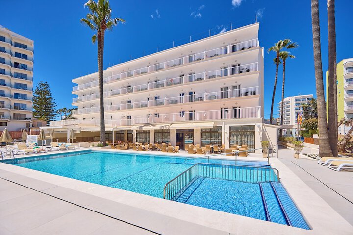 Hotel with Pool