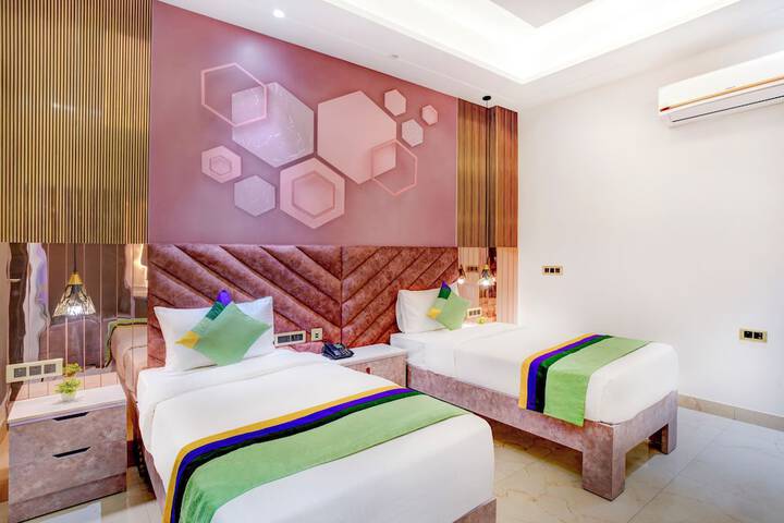 Room 15 of 38