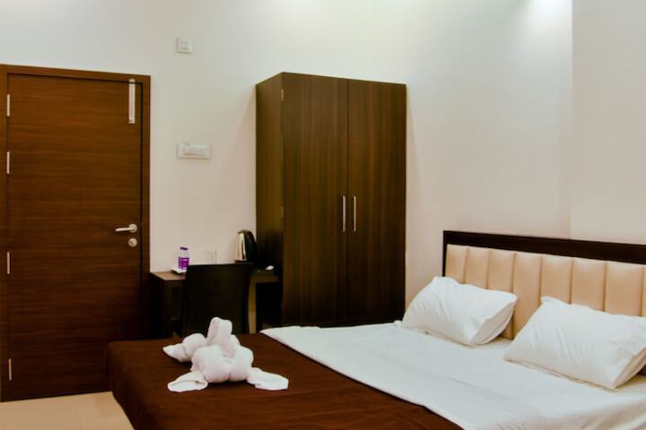Room 10 of 34