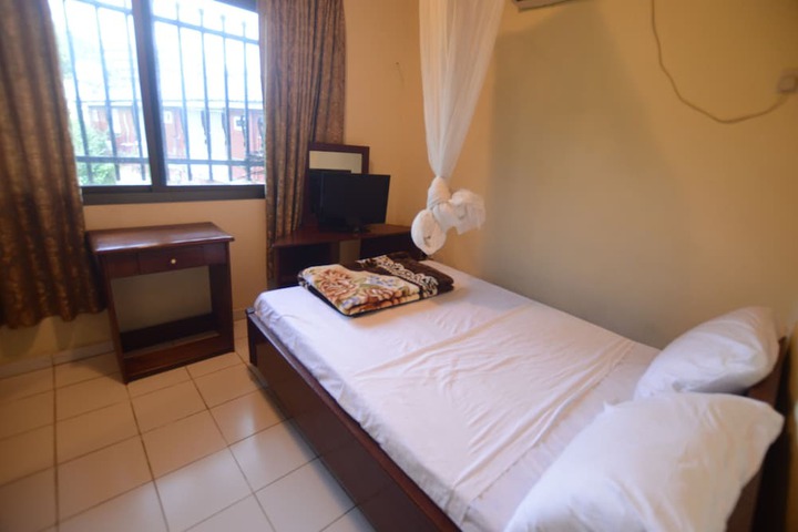 Room 6 of 84