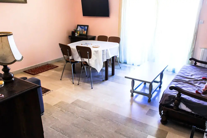 Room 10 of 16