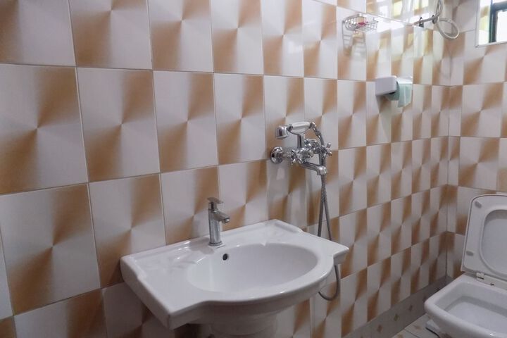 Room 17 of 24