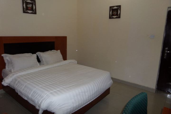 Room 10 of 23