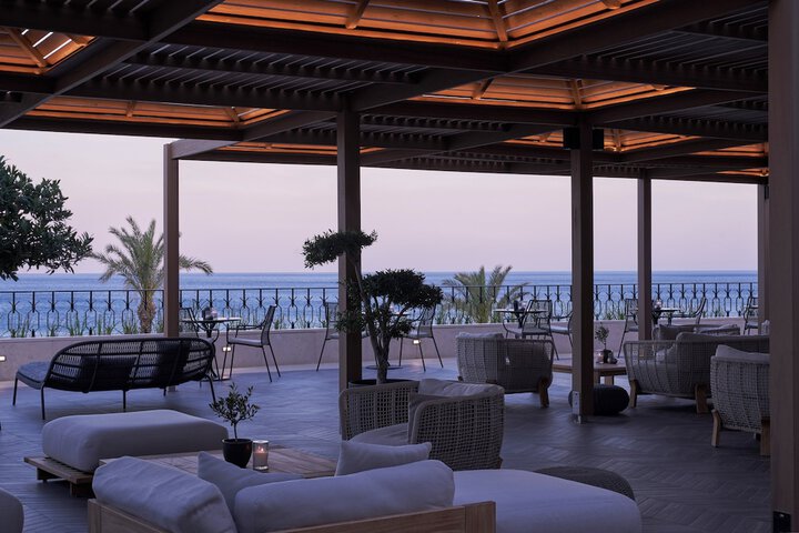 Lounge 146 of 180