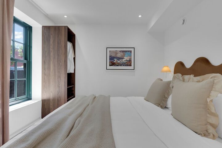 Room 27 of 199