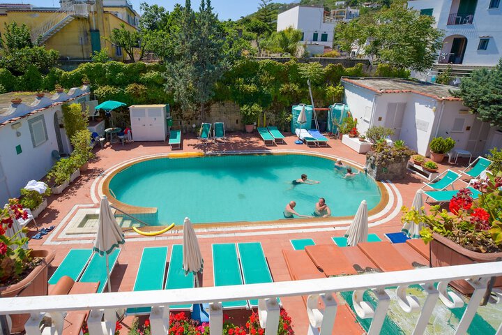Pools & Facilities
