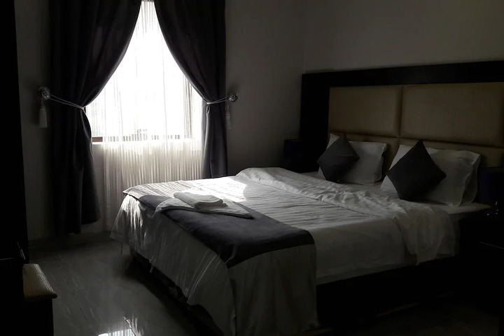 Room 7 of 8