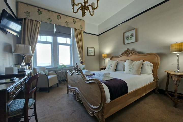 Room 18 of 107