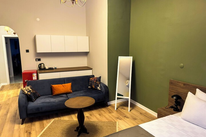 Room 10 of 21