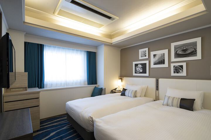 Room 8 of 82