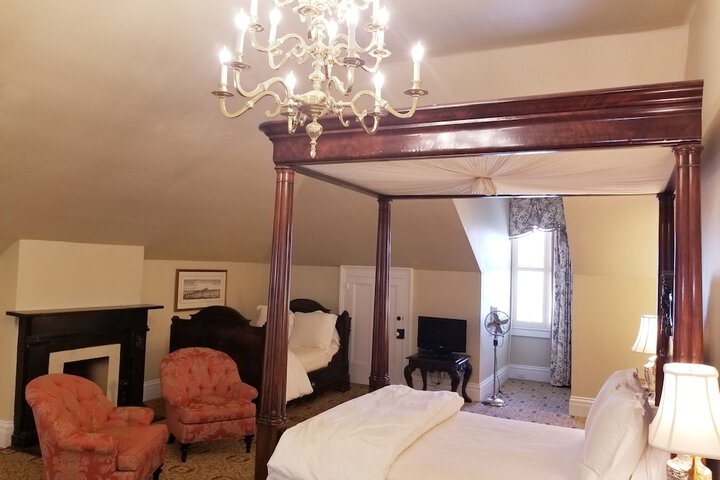 Room 4 of 43
