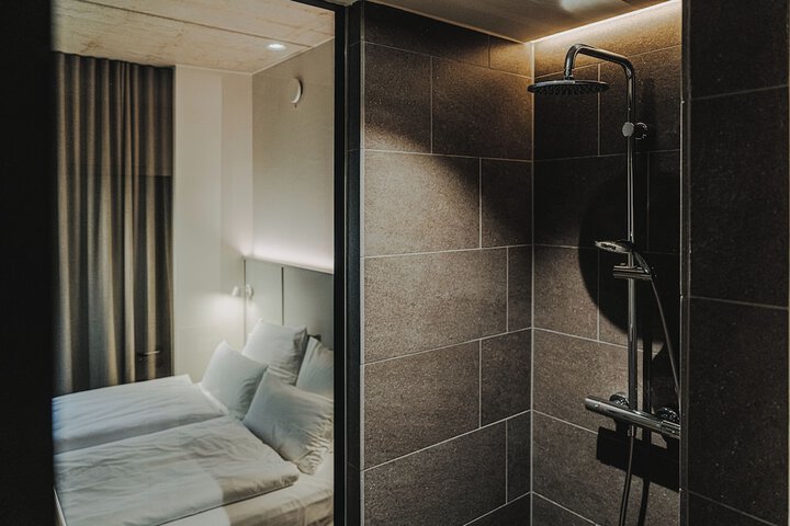 Room 32 of 47