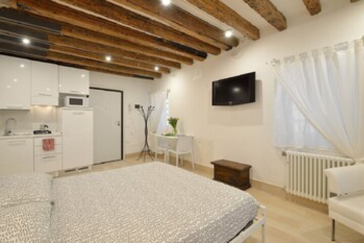 Room 21 of 28