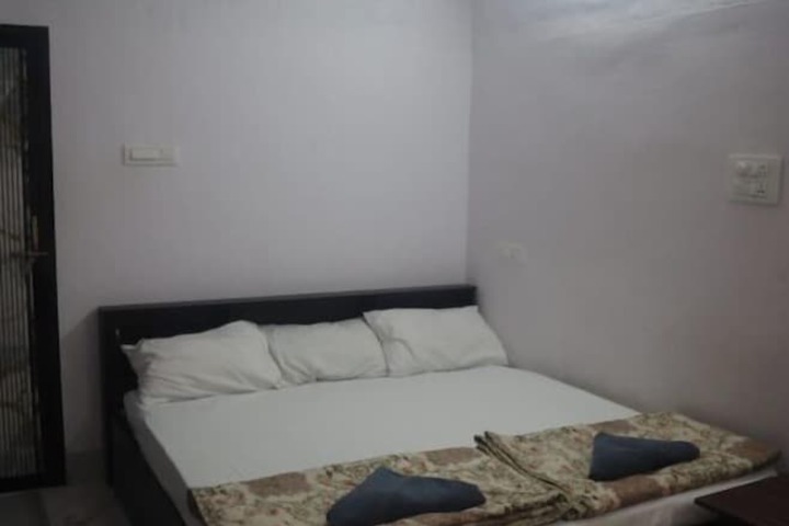 Room 13 of 31