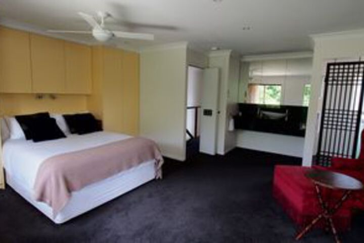 Room 6 of 22