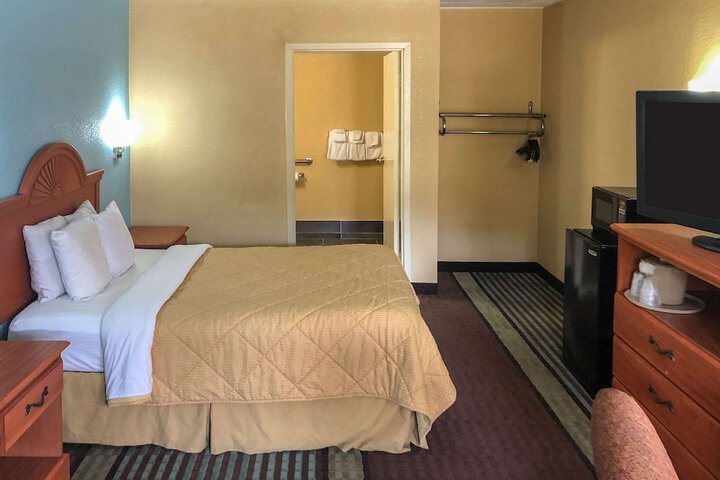 1 Double Bed Accessible (14 of 20)