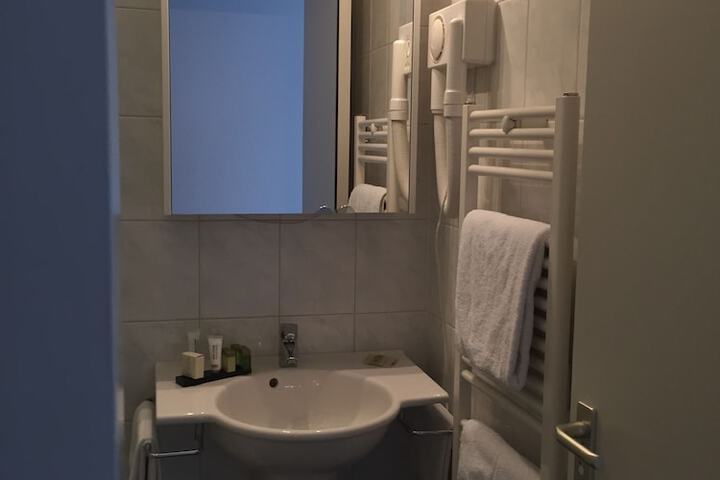 Room 48 of 63