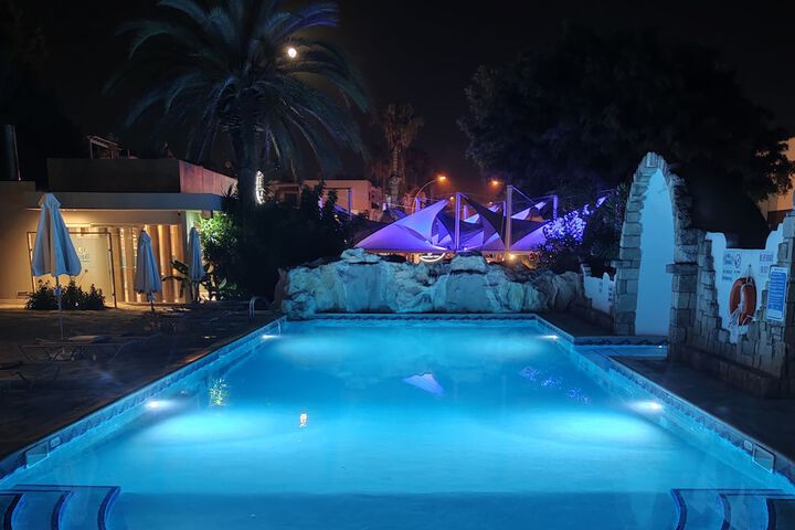 Hotel Pool