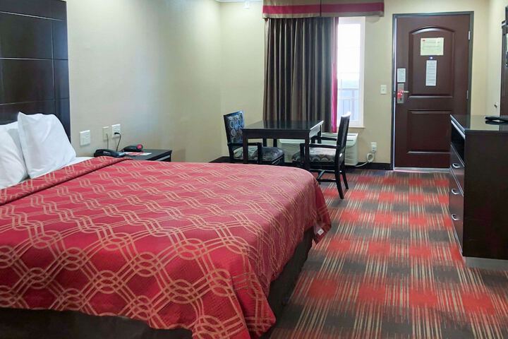 1 Queen Bed (2 of 9)