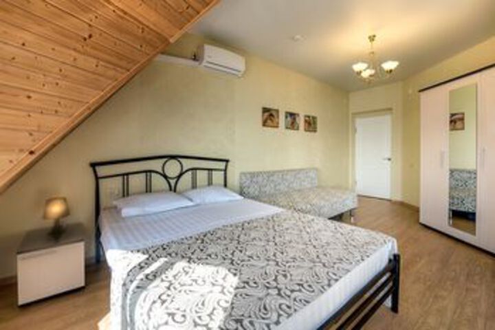Room 82 of 176