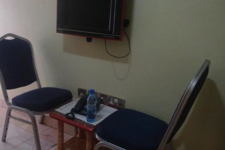 Room 7 of 10