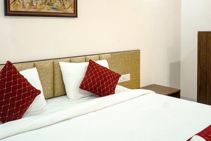 Room 6 of 23